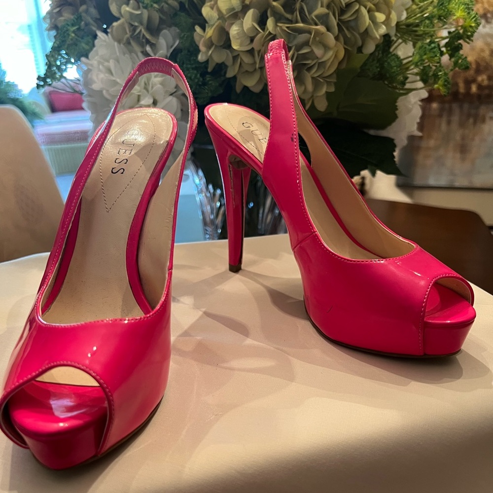 Guess bright pink patent open toe platform pump.